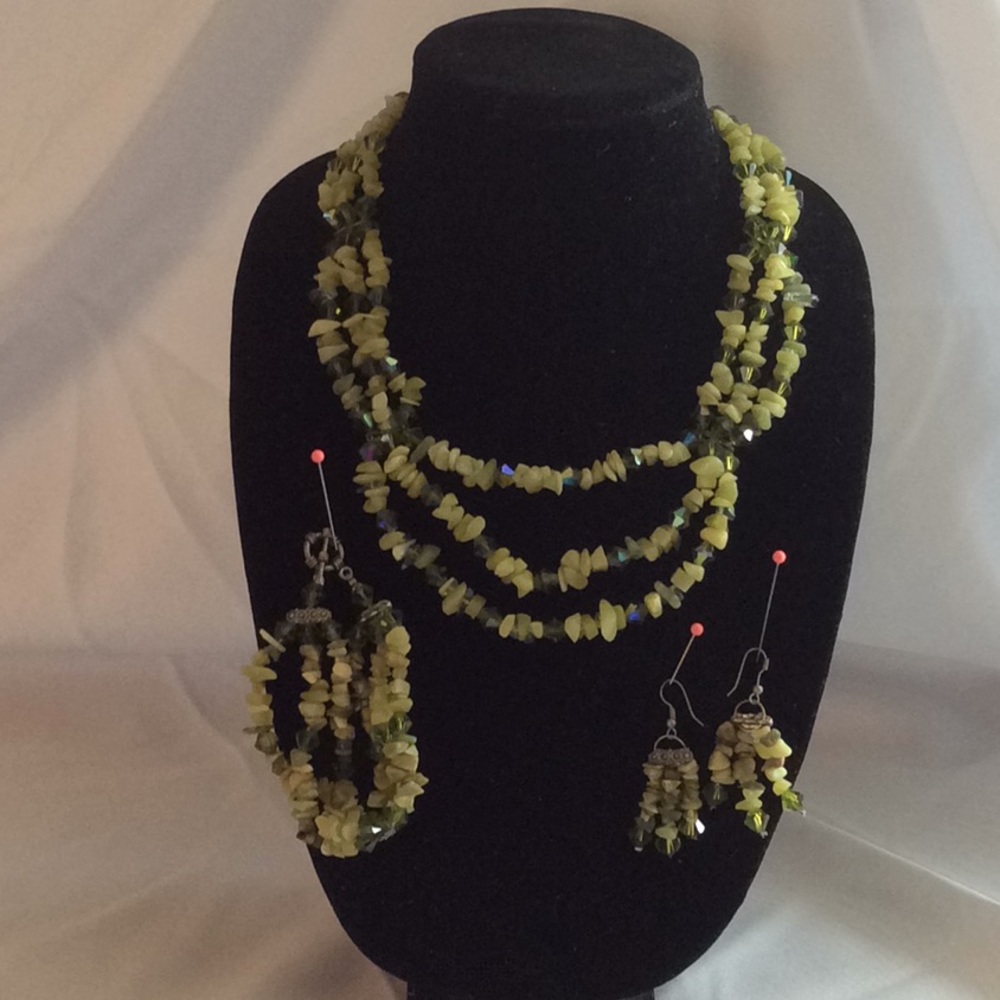 Green necklace set